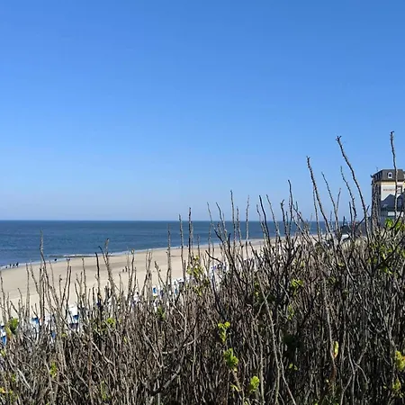 In Near North Sea Beach, Cleaning Included Lejlighed